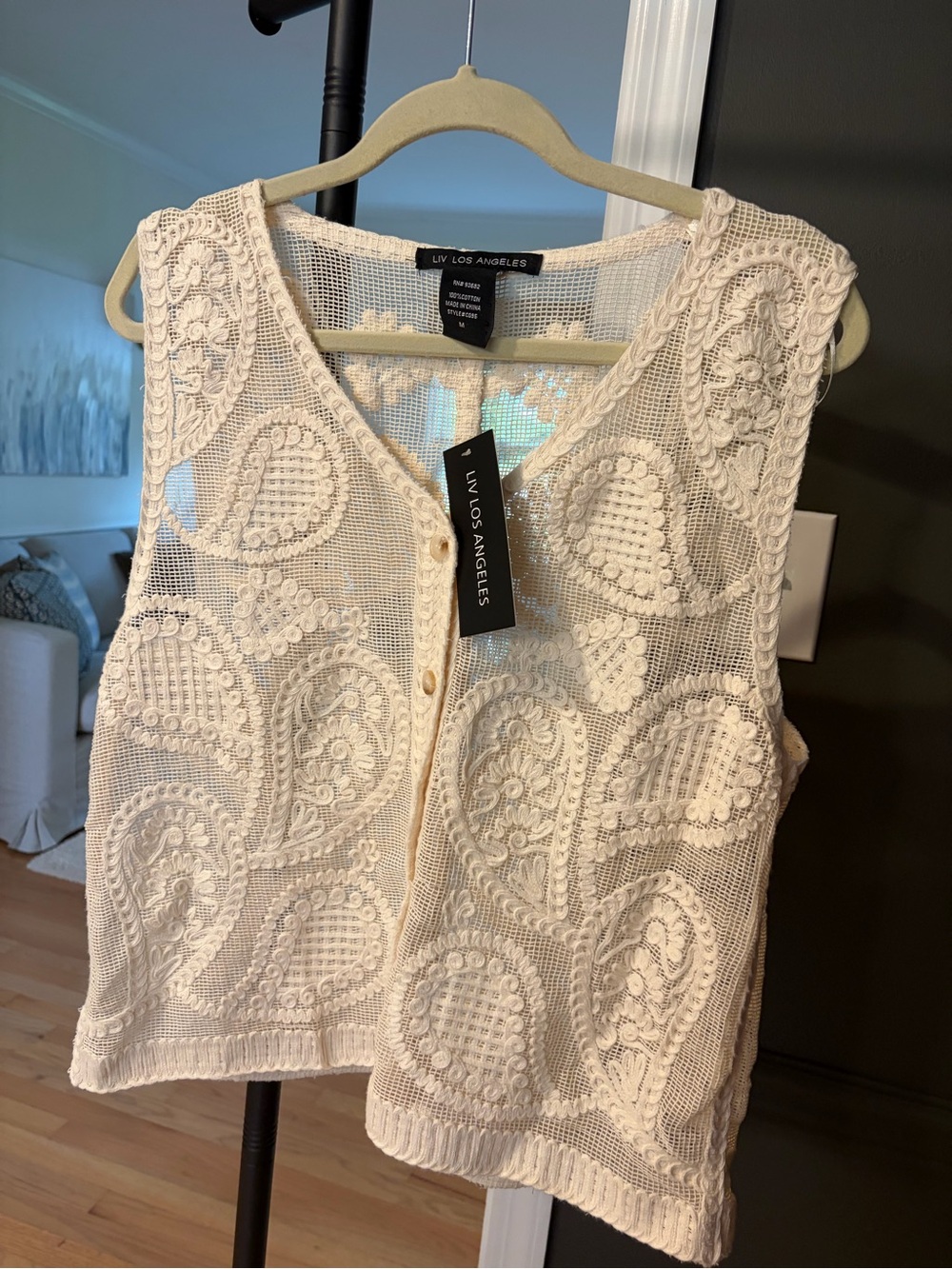 LIV Los Angeles Cream Crochet Sleeveless Button Front Top - Picture 4 of 4